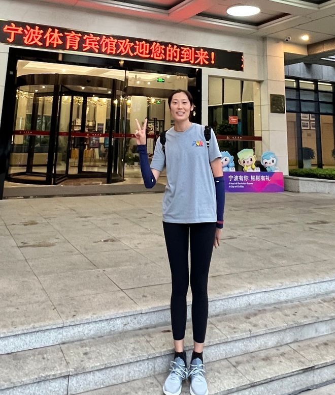 澳门威尼克斯人网站中国女排最新消息：朱婷现身北仑集训地透露重大信息并送上祝福(图4)